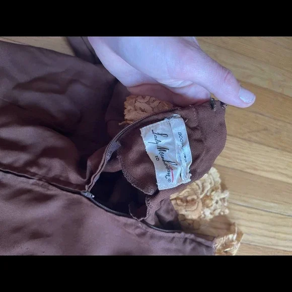 70s Vintage Brown Long sleeved Shirt with lace cuffs and Lace Ascot Tie - Picture 6 of 9